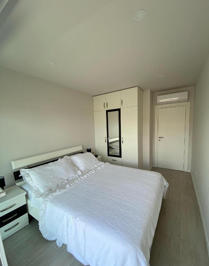 Modern With Garage Appartement Makarska